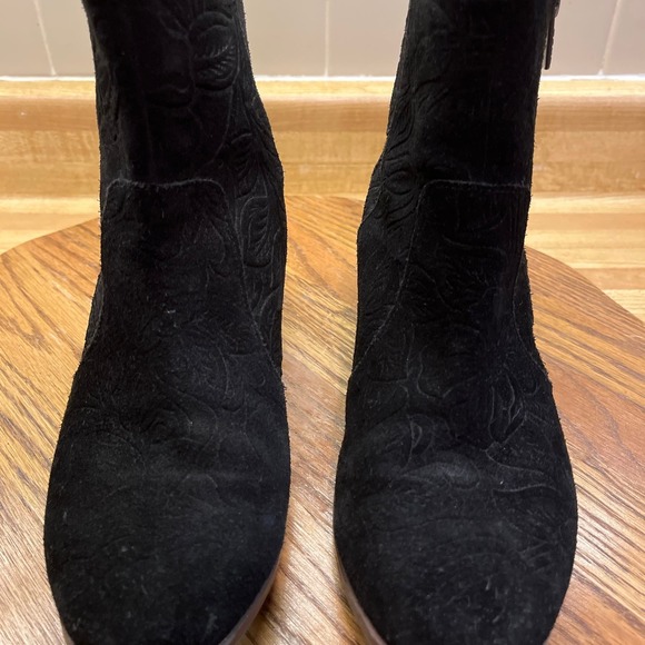 Roxy Rojas Suede Floral Embossed Boots Black Size 7.5 - Picture 2 of 9